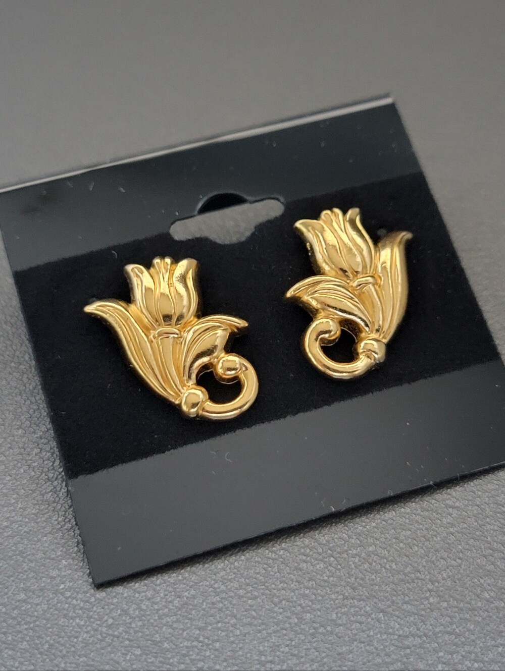Vintage Gold Tone Tulip Flower Stud Earrings | Romantic Floral Post Earrings